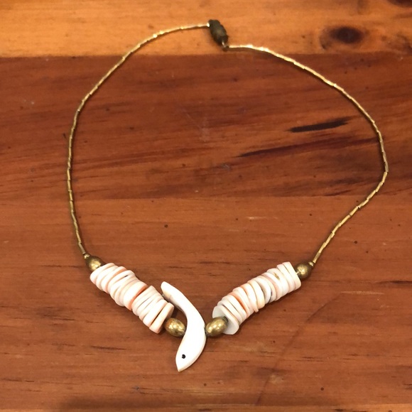 Necklace Carved Seashell Seafish Pendant - Picture 6 of 7